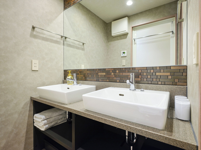 Bathroom 10