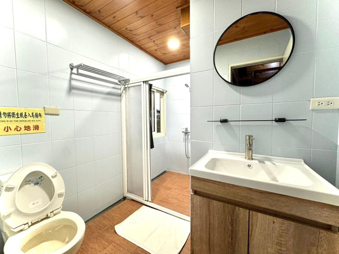 Bathroom 4, DingdaiGlass Villa, Nantou