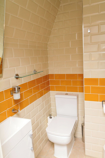 Bathroom 4, The Captain Cook Hotel, London