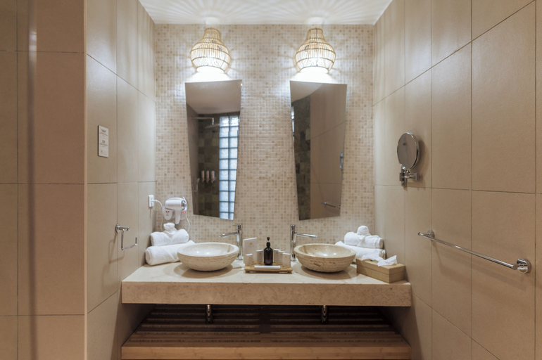 Bathroom 4, Royal Andilana Resort & Spa, Diana