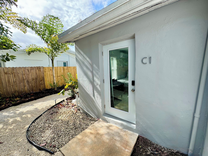 Exterior & Views 2, Inn On The Drive ( Adults Only), Broward