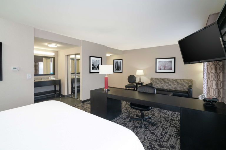 Bedroom 3, Hampton Inn & Suites Roanoke Airport, Roanoke City