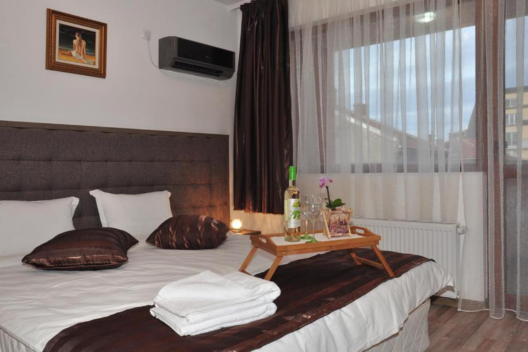 Bedroom 3, Lombardi Family Hotel, Rousse