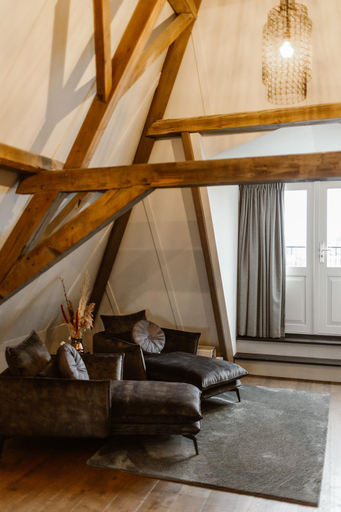 Others 3, Hotel Chapter, 's-Gravenzande