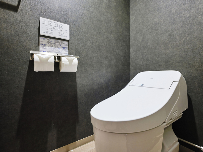 Bathroom 13