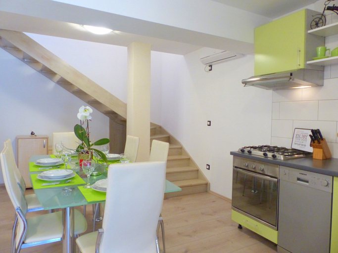 Others 5, Cozy Holiday Home in Valtura With Swimming Pool, Ližnjan
