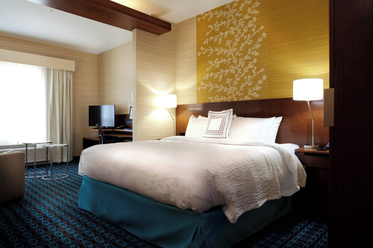 Bedroom 3, Fairfield Inn & Suites by Marriott Lethbridge, Division No. 2
