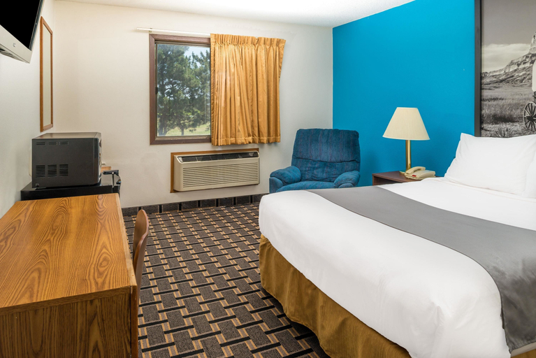 Bedroom 3, Super 8 by Wyndham Lincoln West, Lancaster