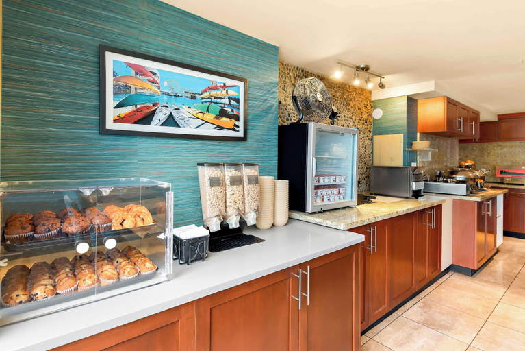 Food & Drinks 5, Best Western Plus Inner Harbour, Capital