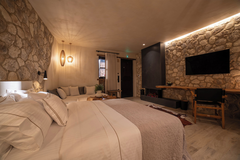 Bedroom 2, Maison Michelangelo, Central Greece