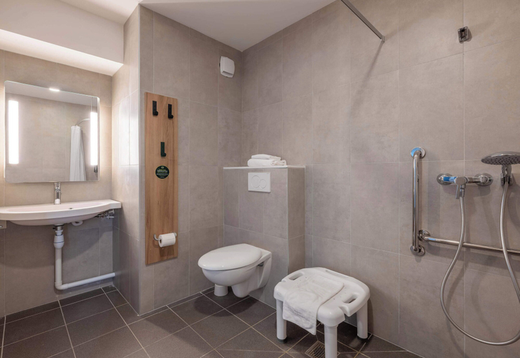 Bathroom 5, B&B Hotel Annecy Cran-Gevrier, Haute-Savoie