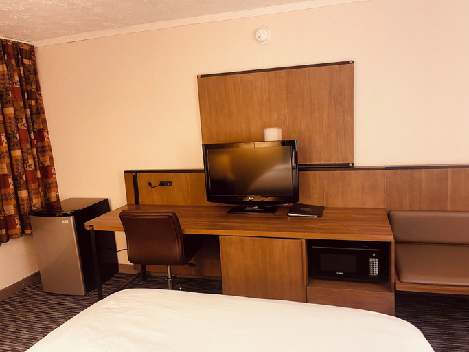 Bedroom 3, Wingate by Wyndham Marietta Conference Center, Washington