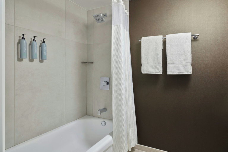 Bathroom 5, Courtyard by Marriott Pasadena/Old Town, Los Angeles