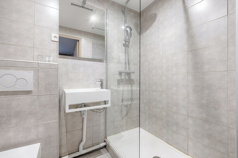 Bathroom 5, Hotel Marmotel Etoile, Paris