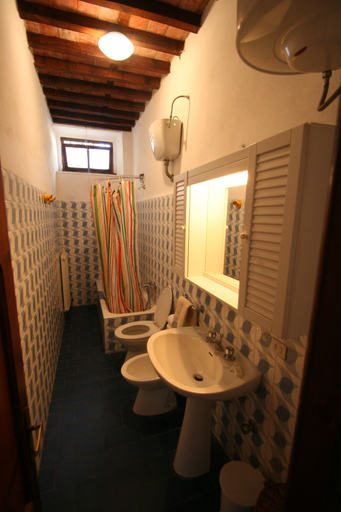 Bathroom 4, Fattoria Gambaro di Petrognano, Lucca