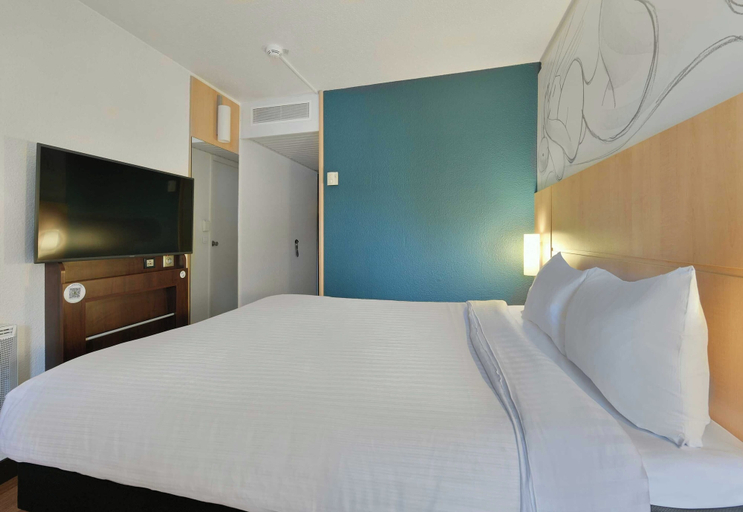 Bedroom 25