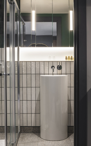 Bathroom 5, The Gate London City, London