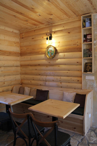 Food & Drinks 3, Pubhouse & Rooms Pahulja