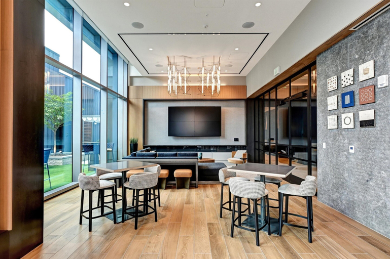 Food & Drinks, Global Luxury Suites at Town Center, Fairfax