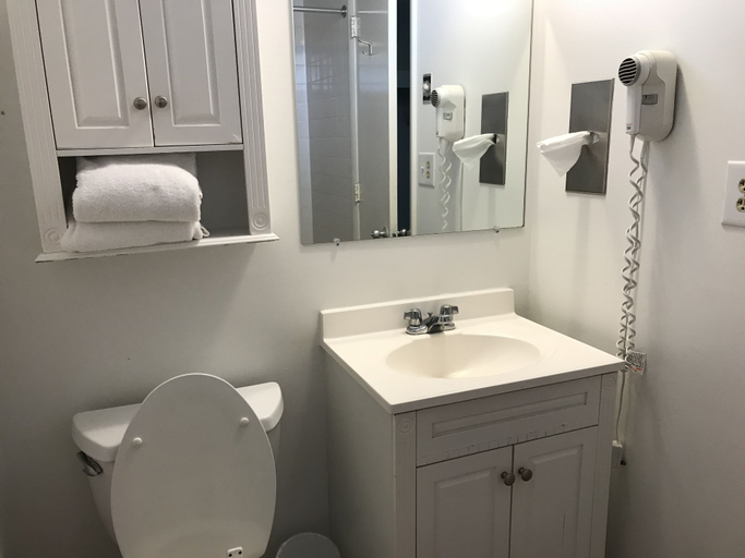 Bathroom 3, Shenvalee Golf Resort, Shenandoah
