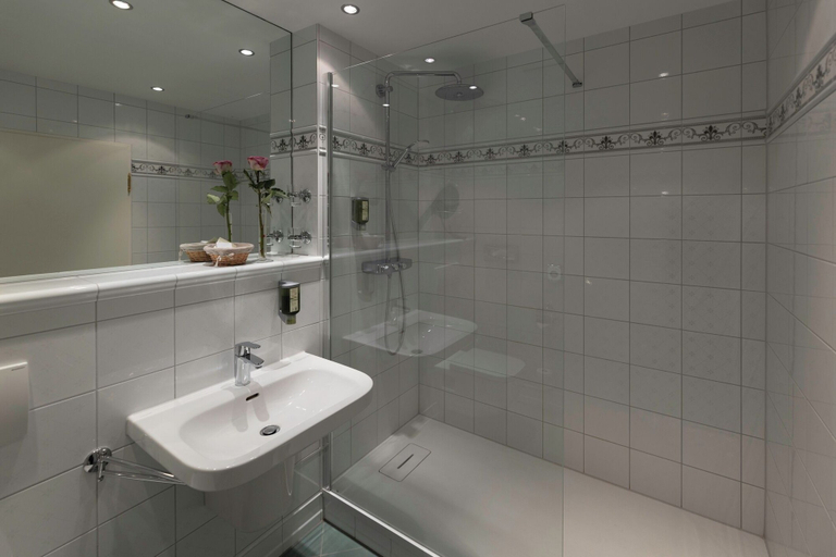 Bathroom 4, Churfuerstliche Waldschaenke Moritzburg, Meißen