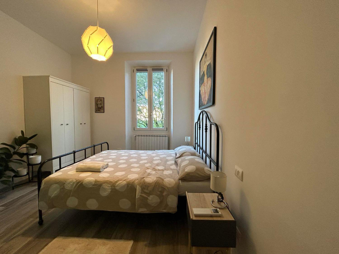 Others 5, Nature's Retreat Room, Florence