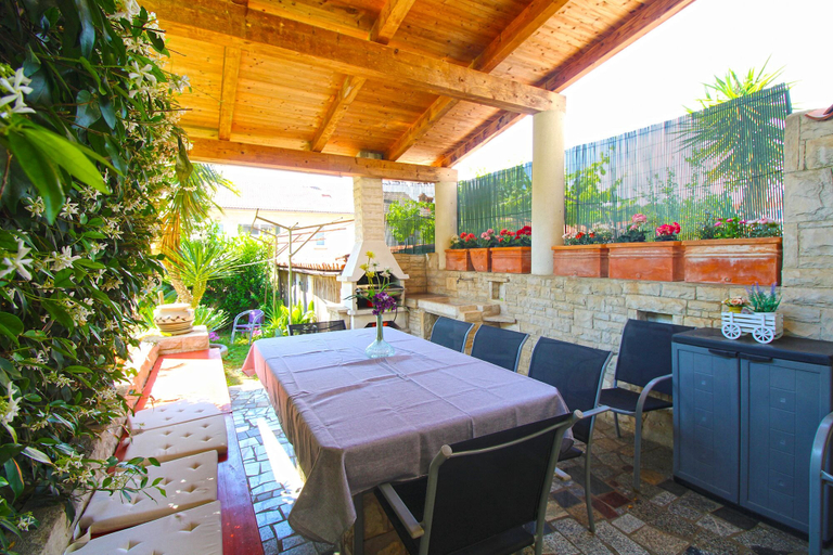 Food & Drinks, Apartment 1278, Pula