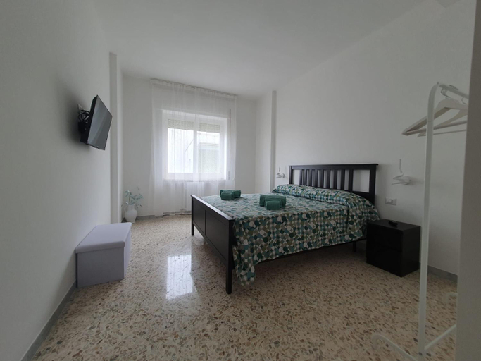Others 3, Casa Piepoli, Bari