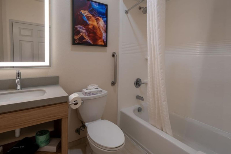 Bathroom 5, Candlewood Suites BAYTOWN, Houston