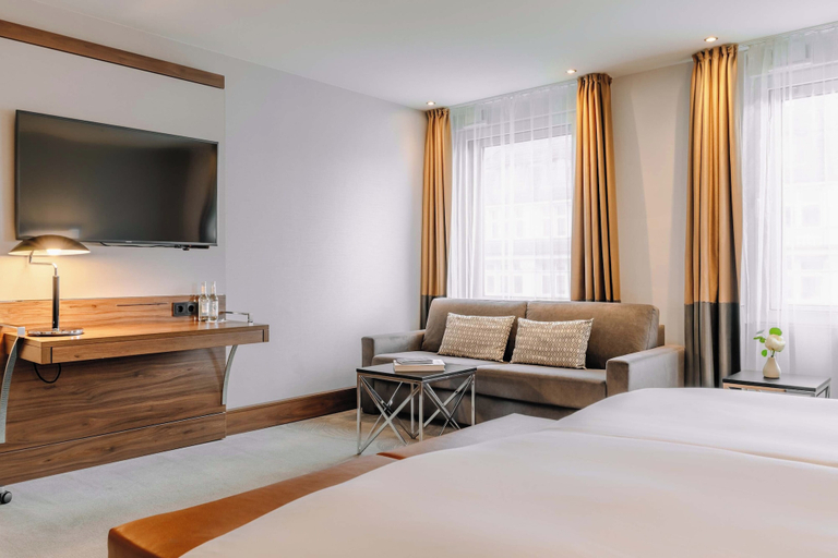 Bedroom 5, Reichshof Hotel Hamburg, Hamburg