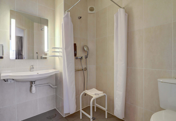 Bathroom 4, B&B HOTEL Paray-le-Monial, Saône-et-Loire