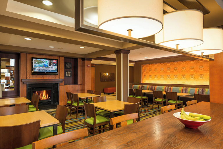 Food & Drinks 4, Fairfield Inn & Suites by Marriott Augusta, Kennebec