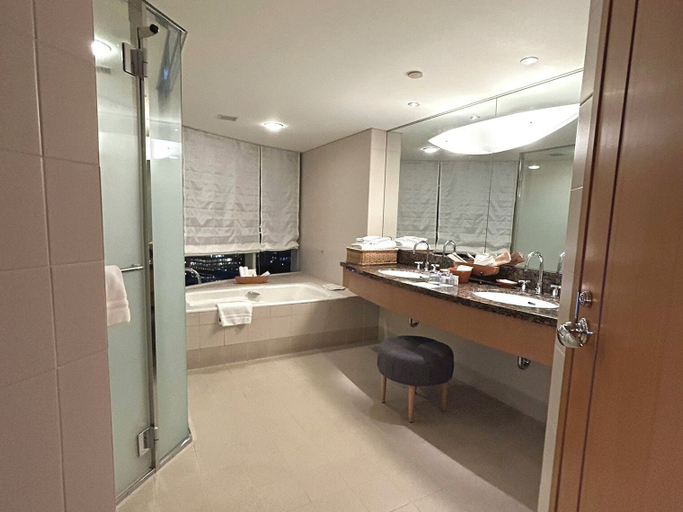 Bathroom 11