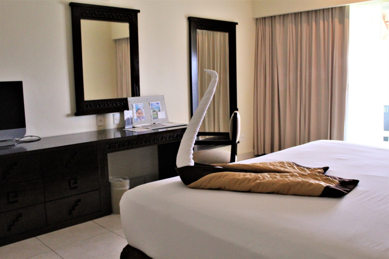 Bedroom 4, BlueBay Grand Esmeralda All Inclusive, Cozumel