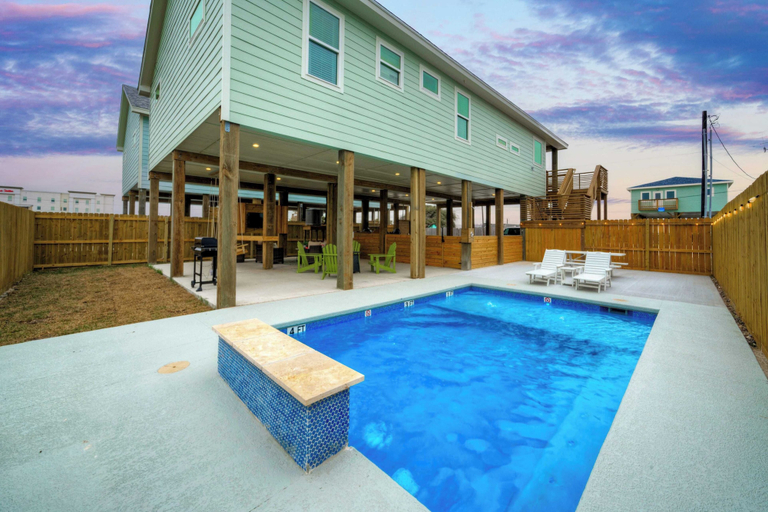 Sport & Beauty 1, Swinging Easy by Avantstay Private Pool, Firepit, Balcony, Nueces