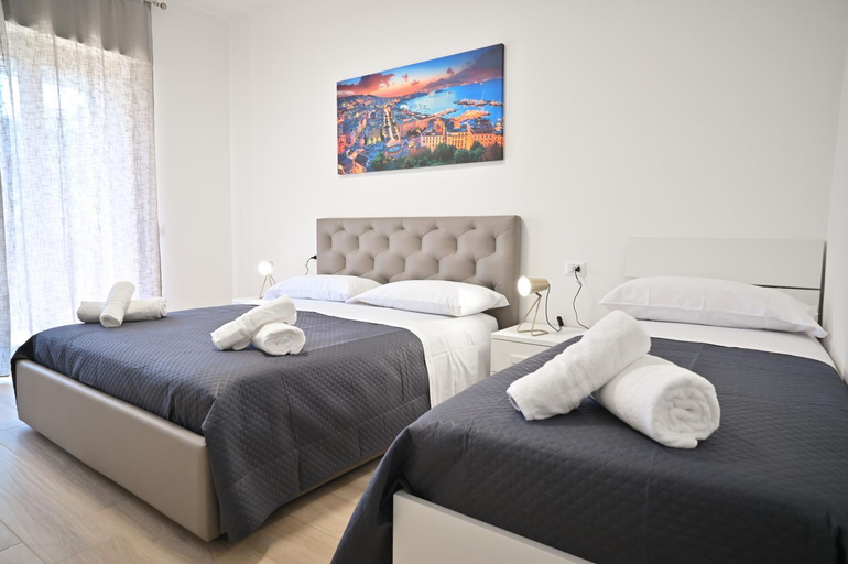 Others 4, FRONTEMARE Suites, Napoli