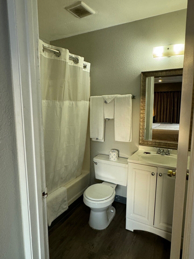 Bathroom 4, Rodeway Inn El Cajon - San Diego East, San Diego