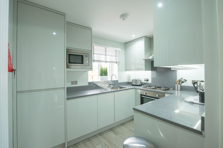 Others 5, Headley House, Wokingham