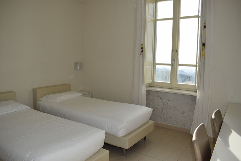 Bedroom 2, Albergo la Castellana, Massa Carrara