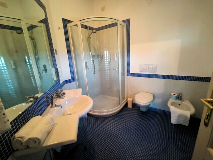 Bathroom 4