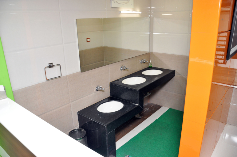 Bathroom 4, SANTHOSHPURI, Coimbatore
