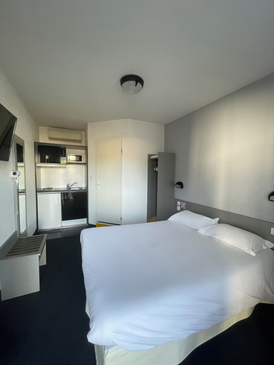 Bedroom 3, Brit Hotel Confort Marvejols, Lozère