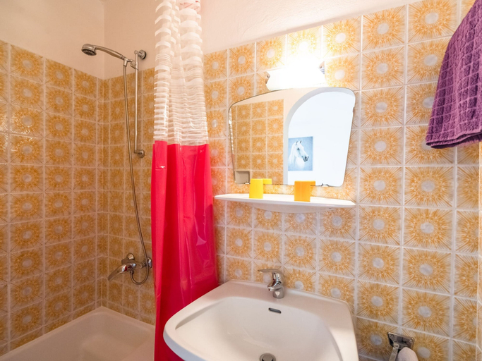 Bathroom 3, Contemporary Apartment in Maishofen near Ski Area, Zell am See