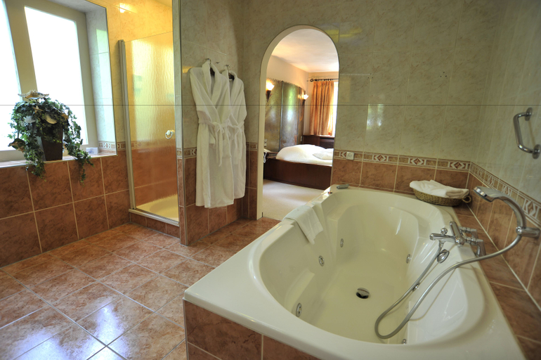 Bathroom 4, Hotel Mastbosch Breda, Breda