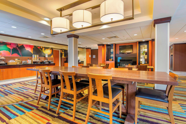Food & Drinks 5, Fairfield Inn & Suites by Marriott Hooksett, Merrimack