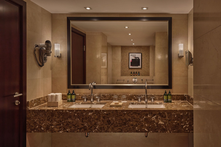 Bathroom 4, Budapest Marriott Hotel, Budapesti
