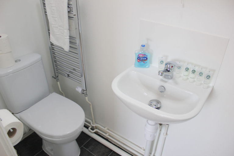 Bathroom, Cambridge City Studios by Paymán Club, Cambridgeshire