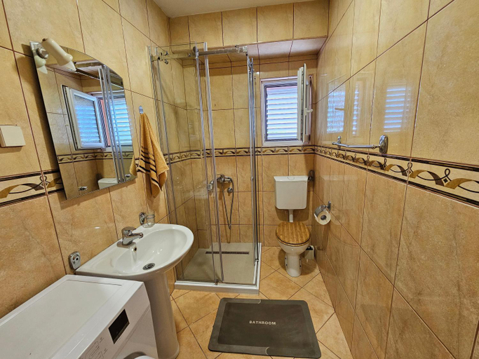 Bathroom 3, Dom M Apartments