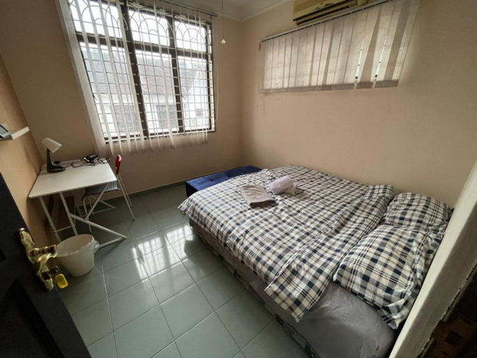 Dino House Room Type - Double Room with Shared Bathroom