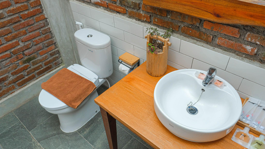 Bathroom 4